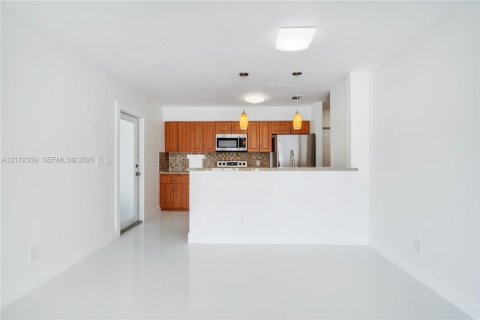 Villa ou maison à louer à Palmetto Bay, Floride: 2 chambres, 91.23 m2 № 2431402 - photo 9