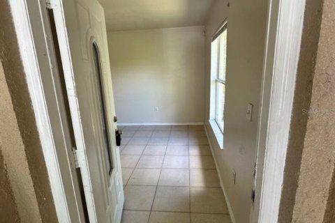 House in Tampa, Florida 4 bedrooms, 126.81 sq.m. № 2220800 - photo 14