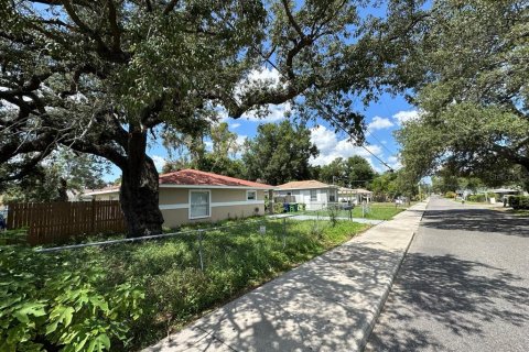 House in Tampa, Florida 4 bedrooms, 126.81 sq.m. № 2220800 - photo 3