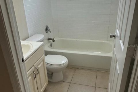 House in Tampa, Florida 4 bedrooms, 126.81 sq.m. № 2220800 - photo 25