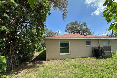 House in Tampa, Florida 4 bedrooms, 126.81 sq.m. № 2220800 - photo 10