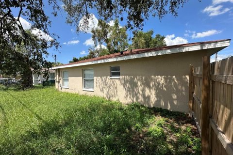 House in Tampa, Florida 4 bedrooms, 126.81 sq.m. № 2220800 - photo 4
