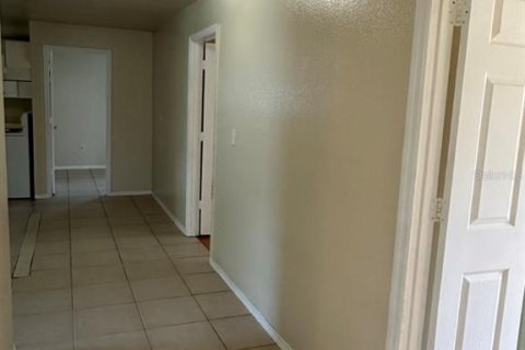 House in Tampa, Florida 4 bedrooms, 126.81 sq.m. № 2220800 - photo 29