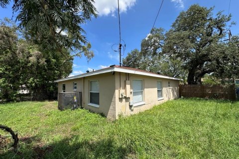 House in Tampa, Florida 4 bedrooms, 126.81 sq.m. № 2220800 - photo 5