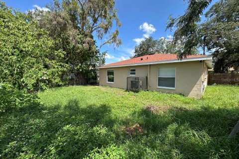 House in Tampa, Florida 4 bedrooms, 126.81 sq.m. № 2220800 - photo 6