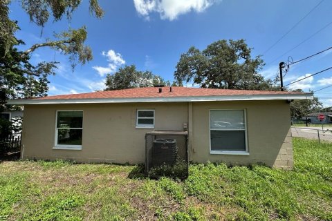 House in Tampa, Florida 4 bedrooms, 126.81 sq.m. № 2220800 - photo 7