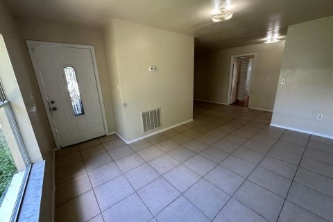 House in Tampa, Florida 4 bedrooms, 126.81 sq.m. № 2220800 - photo 15