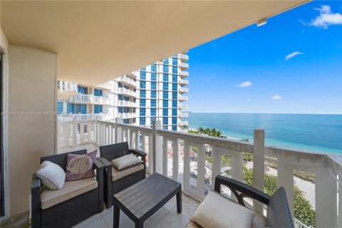 Condo in Key Biscayne, Florida, 2 bedrooms  № 1770415 - photo 27