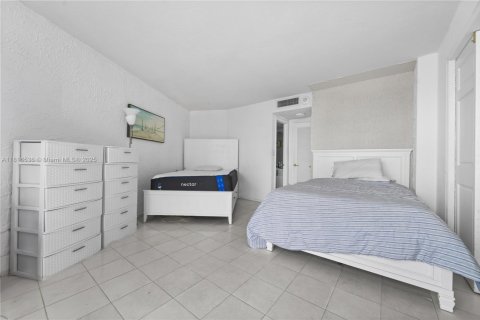 Condo in Key Biscayne, Florida, 2 bedrooms  № 1770415 - photo 23
