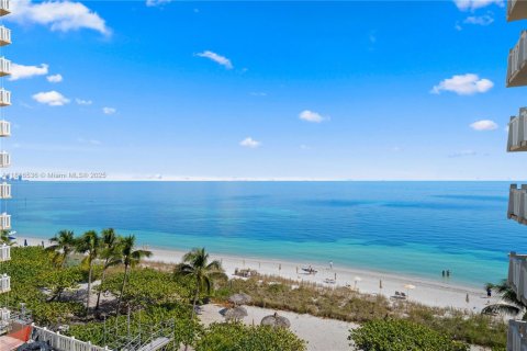 Condo in Key Biscayne, Florida, 2 bedrooms  № 1770415 - photo 16