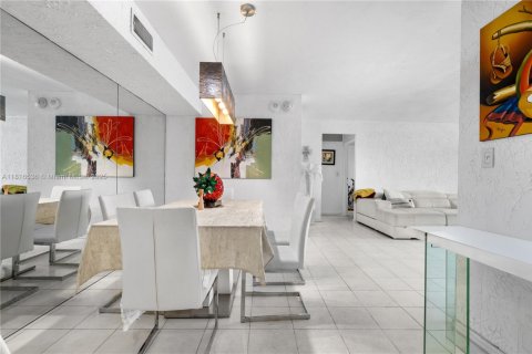 Condo in Key Biscayne, Florida, 2 bedrooms  № 1770415 - photo 7