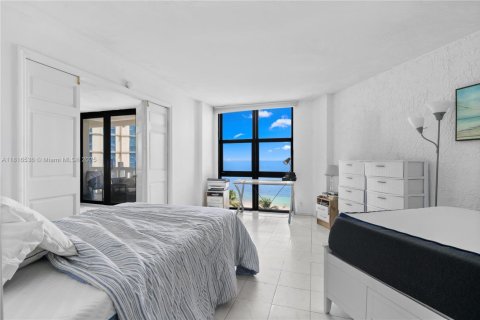 Condo in Key Biscayne, Florida, 2 bedrooms  № 1770415 - photo 24