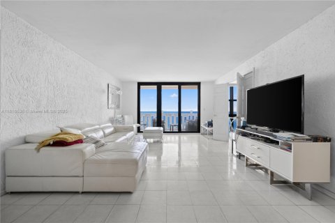 Condo in Key Biscayne, Florida, 2 bedrooms  № 1770415 - photo 8