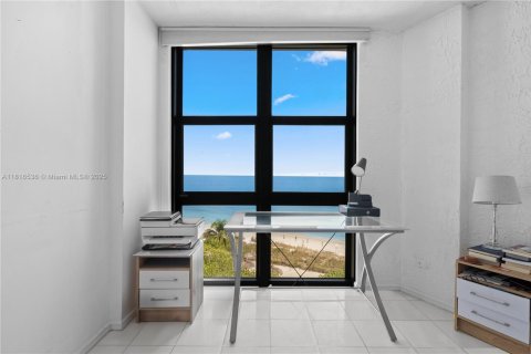 Condo in Key Biscayne, Florida, 2 bedrooms  № 1770415 - photo 25