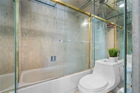 Condo in Key Biscayne, Florida, 2 bedrooms  № 1770415 - photo 21