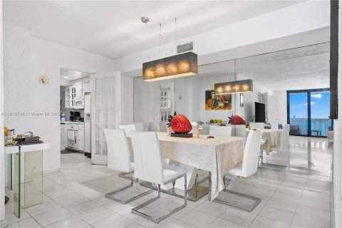 Condo in Key Biscayne, Florida, 2 bedrooms  № 1770415 - photo 6