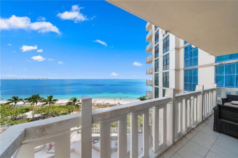 Condo in Key Biscayne, Florida, 2 bedrooms  № 1770415 - photo 14