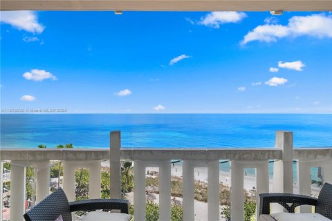 Condo in Key Biscayne, Florida, 2 bedrooms  № 1770415 - photo 1