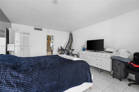 Condo in Key Biscayne, Florida, 2 bedrooms  № 1770415 - photo 18