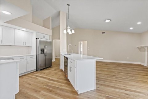 House in Spring Hill, Florida 3 bedrooms, 162.21 sq.m. № 2294864 - photo 9
