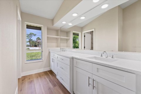 House in Spring Hill, Florida 3 bedrooms, 162.21 sq.m. № 2294864 - photo 26