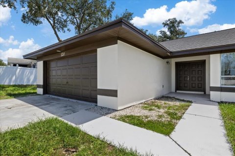 House in Spring Hill, Florida 3 bedrooms, 162.21 sq.m. № 2294864 - photo 5
