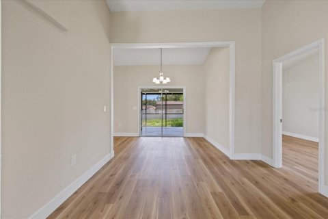 House in Spring Hill, Florida 3 bedrooms, 162.21 sq.m. № 2294864 - photo 18