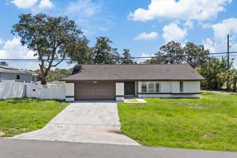 House in Spring Hill, Florida 3 bedrooms, 162.21 sq.m. № 2294864 - photo 2