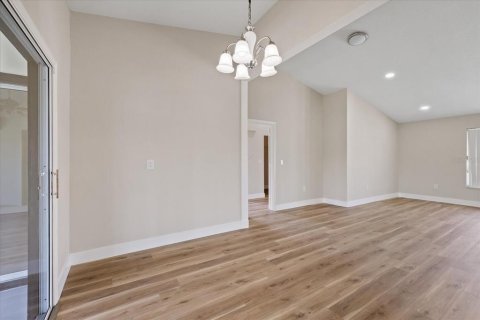 House in Spring Hill, Florida 3 bedrooms, 162.21 sq.m. № 2294864 - photo 17