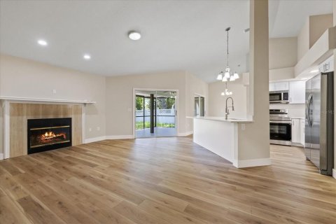 House in Spring Hill, Florida 3 bedrooms, 162.21 sq.m. № 2294864 - photo 11