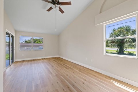 House in Spring Hill, Florida 3 bedrooms, 162.21 sq.m. № 2294864 - photo 22