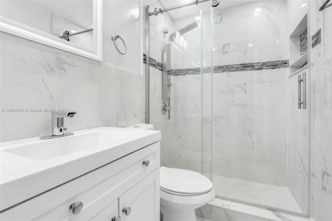 Casa en venta en Homestead, Florida, 4 dormitorios, 217.48 m2 № 2016318 - foto 18