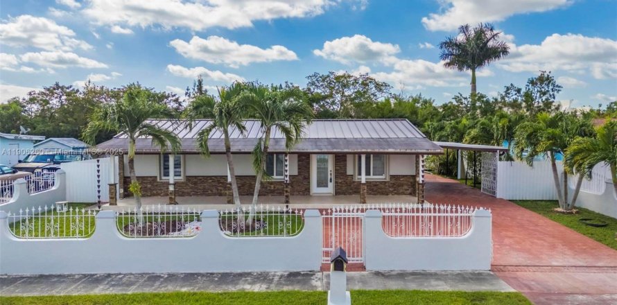 Casa en Homestead, Florida 4 dormitorios, 217.48 m2 № 2016318