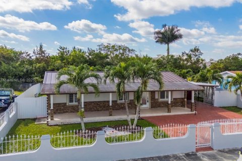 Casa en venta en Homestead, Florida, 4 dormitorios, 217.48 m2 № 2016318 - foto 2