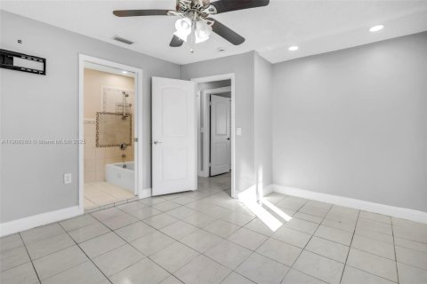 Casa en venta en Homestead, Florida, 4 dormitorios, 217.48 m2 № 2016318 - foto 25