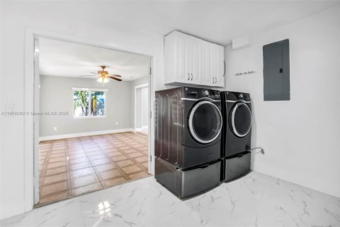 Casa en venta en Homestead, Florida, 4 dormitorios, 217.48 m2 № 2016318 - foto 15