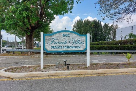 Condo in Pembroke Pines, Florida, 1 bedroom  № 1861017 - photo 1