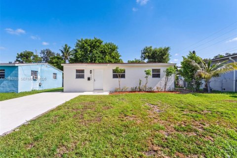 House in North Miami Beach, Florida 3 bedrooms, 83.61 sq.m. № 2286825