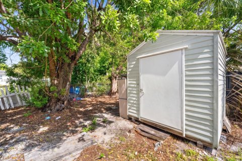 House in North Miami Beach, Florida 3 bedrooms, 83.61 sq.m. № 2286825 - photo 30