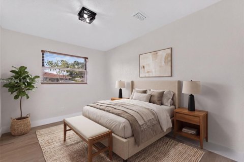 House in North Miami Beach, Florida 3 bedrooms, 83.61 sq.m. № 2286825 - photo 15