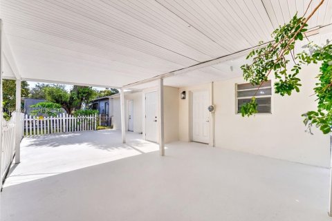 House in North Miami Beach, Florida 3 bedrooms, 83.61 sq.m. № 2286825 - photo 25