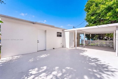 House in North Miami Beach, Florida 3 bedrooms, 83.61 sq.m. № 2286825 - photo 27
