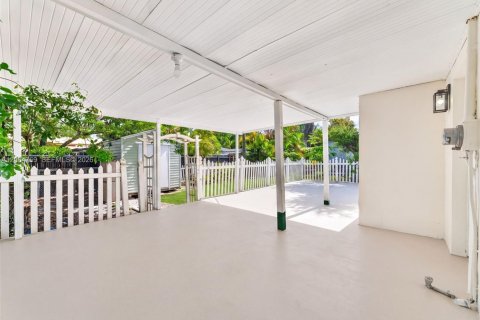 House in North Miami Beach, Florida 3 bedrooms, 83.61 sq.m. № 2286825 - photo 24