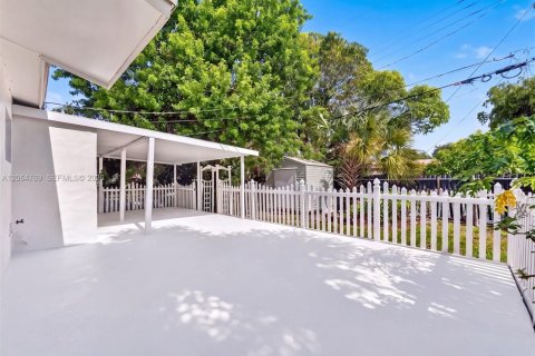 House in North Miami Beach, Florida 3 bedrooms, 83.61 sq.m. № 2286825 - photo 26