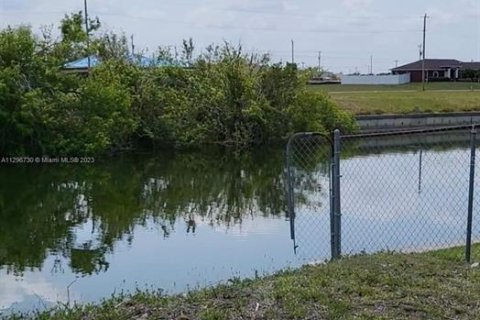 Land in Cape Coral, Florida № 1917437 - photo 2