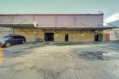 Commercial property in Miami, Florida № 2022737 - photo 23