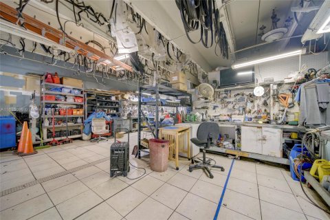 Commercial property in Miami, Florida № 2022737 - photo 3