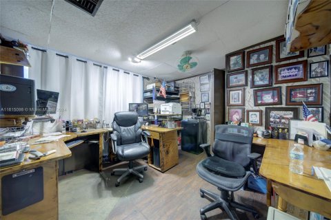 Commercial property in Miami, Florida № 2022737 - photo 9