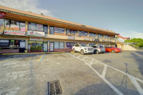 Commercial property in Miami, Florida № 2022737 - photo 29