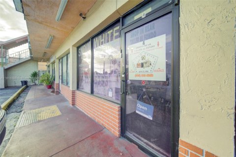 Commercial property in Miami, Florida № 2022737 - photo 26